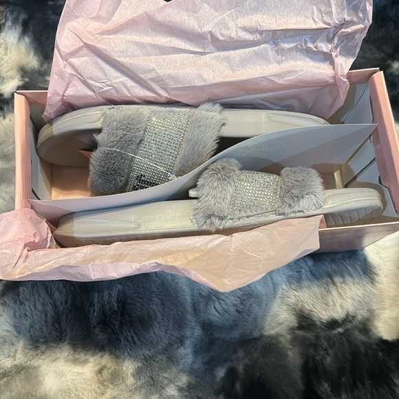 NWT Juicy Couture Steady Size 10 Grey Slides In Box - Picture 3 of 8